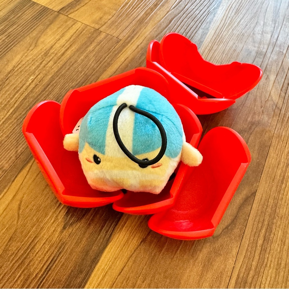 Plush Crush Puzzle Ball (1-Pack), Surprise Collectible Character Ball
